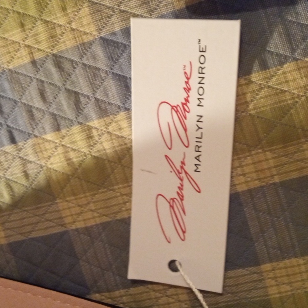 NWT Marilyn Monroe clutch hand purse - Picture 3 of 3
